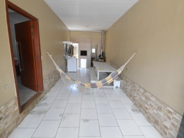 GARAGEM COBERTA E LAVANDERIA AO FUNDO