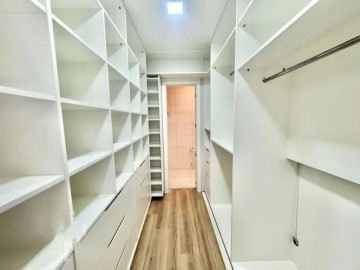CLOSET SUTE