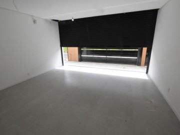 GARAGEM COM PORTO CORTINA
